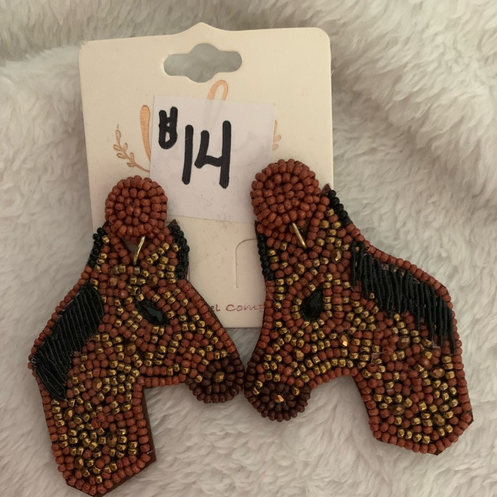 Brand New seed Bead Earrings Horse heads